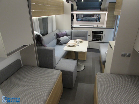 Adria Adora 613 HT / Alde/ Långbädd / Gasolugn 16 of 16