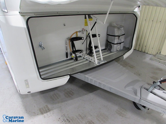 Adria Adora 613 HT / Alde/ Långbädd / Gasolugn 3 of 16