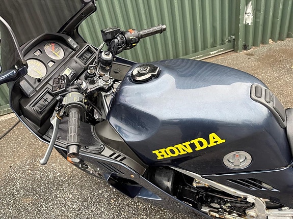 Honda Vf 1000 F2 10 of 18