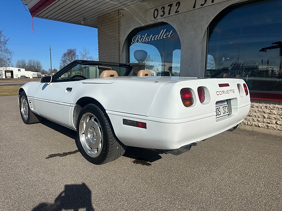 Chevrolet Corvette 3 of 19