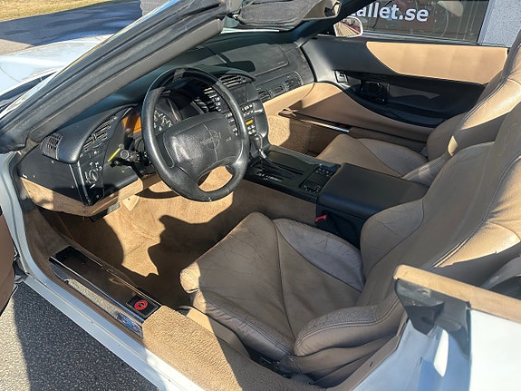 Chevrolet Corvette 4 of 19