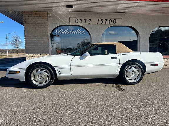 Chevrolet Corvette 15 of 19