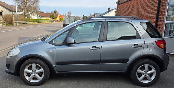 Suzuki SX4 2 of 5