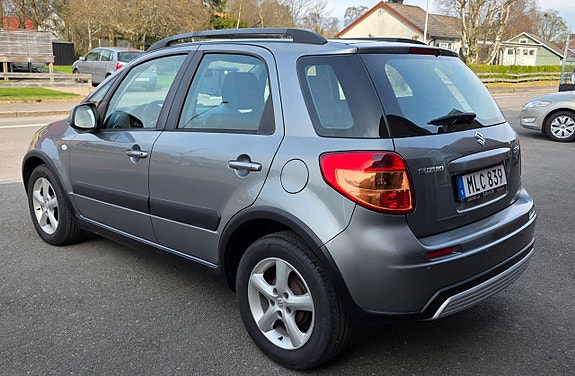 Suzuki SX4 3 of 5
