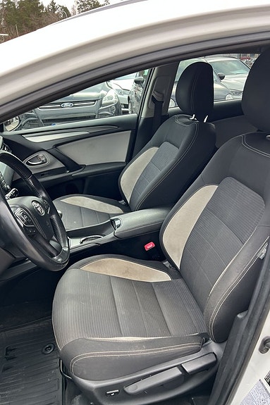 Toyota Avensis 12 of 19