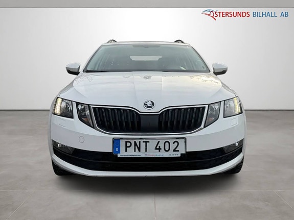 Skoda Octavia 2 of 5