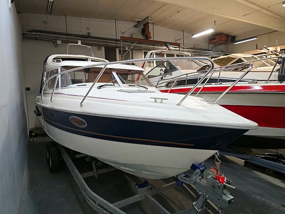 Bella Falcon 26 2004 Mercruiser 4.3 MPI - Sötvattenkyld