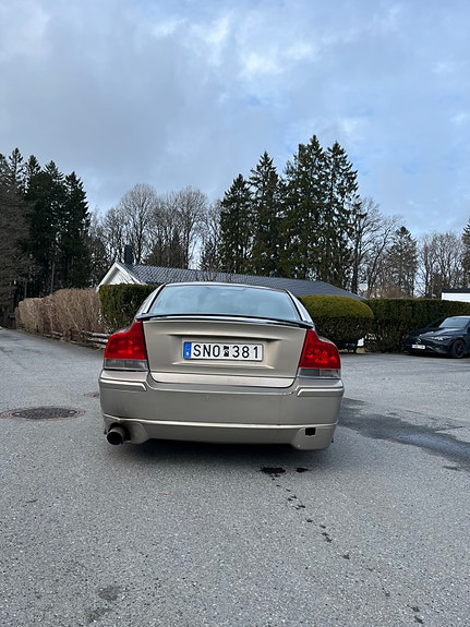 Volvo S60 2 of 5