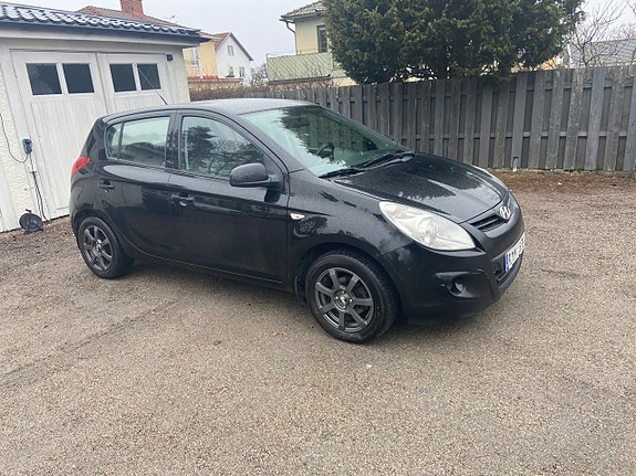 Hyundai i20 2 of 5