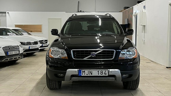 Volvo XC90 2 of 26
