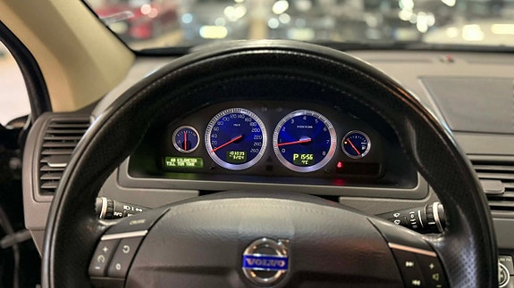 Volvo XC90 18 of 26