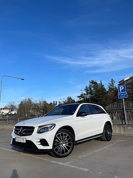 Mercedes-Benz GLC220 d 2 of 5