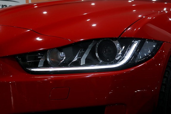 Jaguar XE 15 of 30