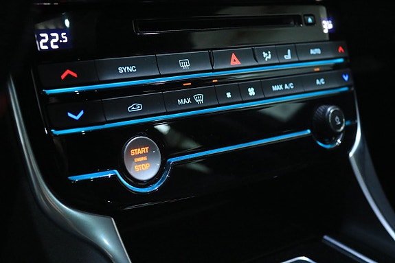Jaguar XE 28 of 30