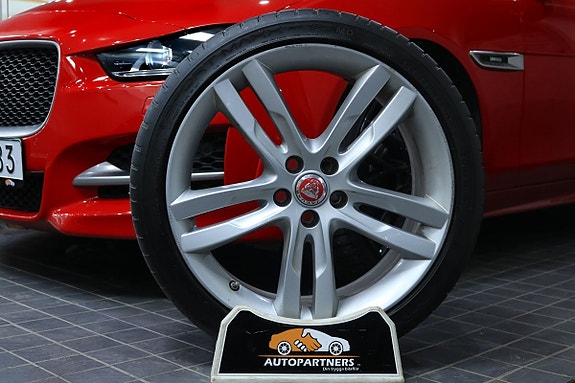 Jaguar XE 13 of 30