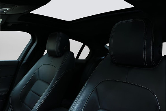 Jaguar XE 10 of 30