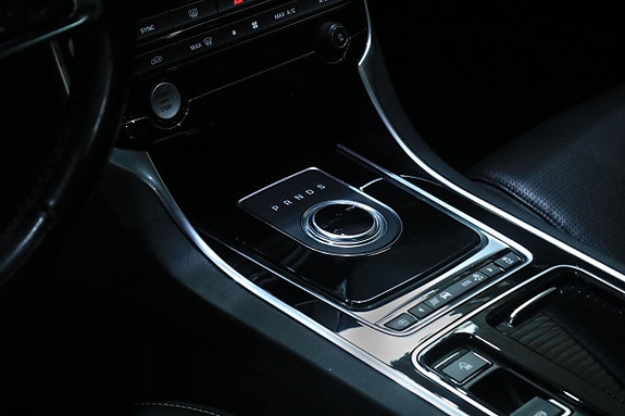 Jaguar XE 30 of 30