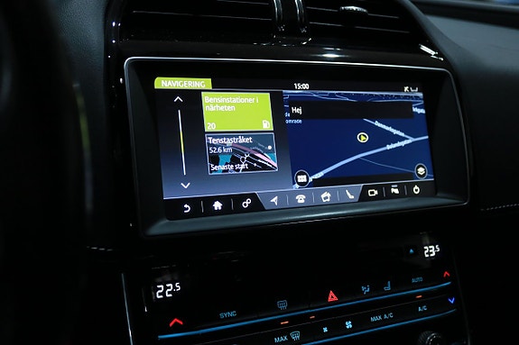 Jaguar XE 22 of 30