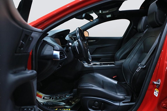 Jaguar XE 6 of 30