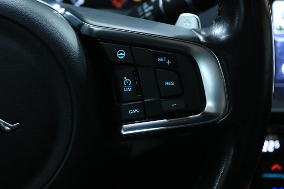 Jaguar XE 29 of 30
