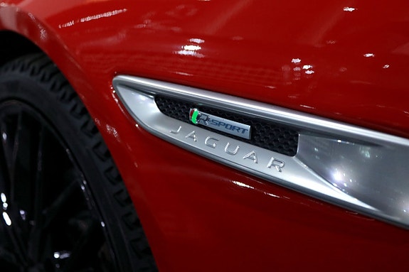 Jaguar XE 16 of 30