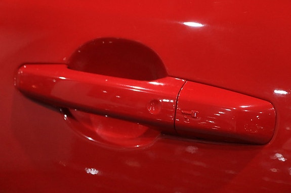 Jaguar XE 17 of 30