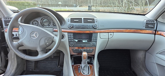Mercedes-Benz E200 5 of 5
