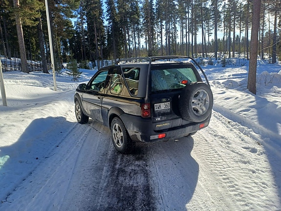Land Rover Freelander 2 of 4