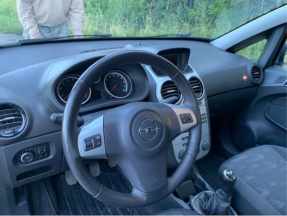 Opel Corsa 2 of 5