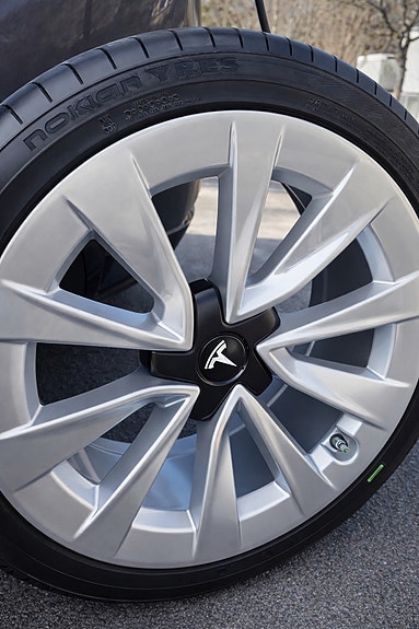Tesla Model 3 9 of 13