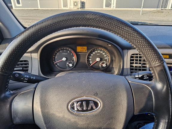 Kia Rio 5 of 5