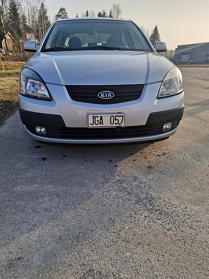 Kia Rio 2 of 5