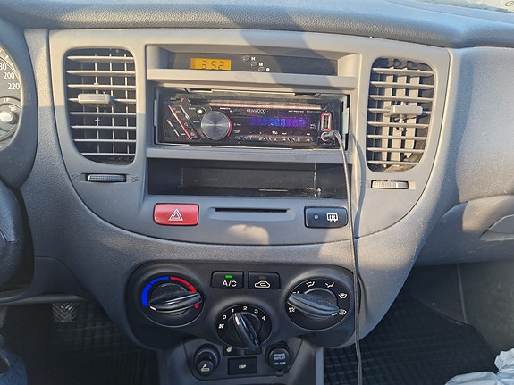 Kia Rio 4 of 5