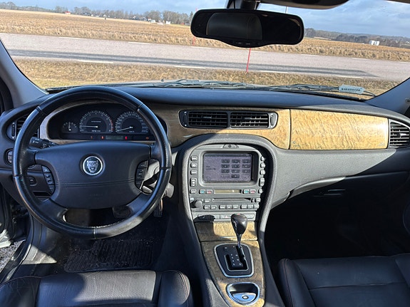 Jaguar S-TYPE 10 of 11