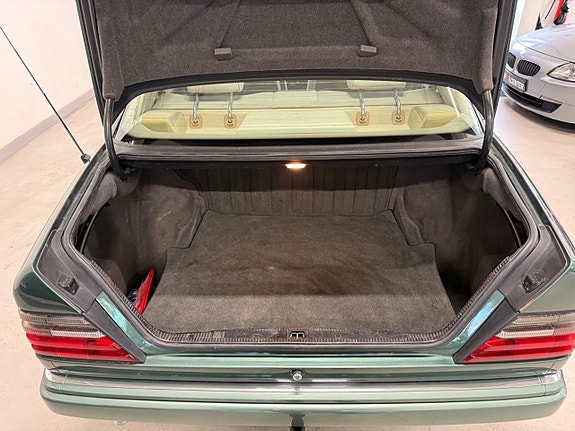 Mercedes-Benz E220 13 of 13