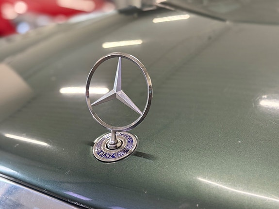 Mercedes-Benz E220 7 of 13
