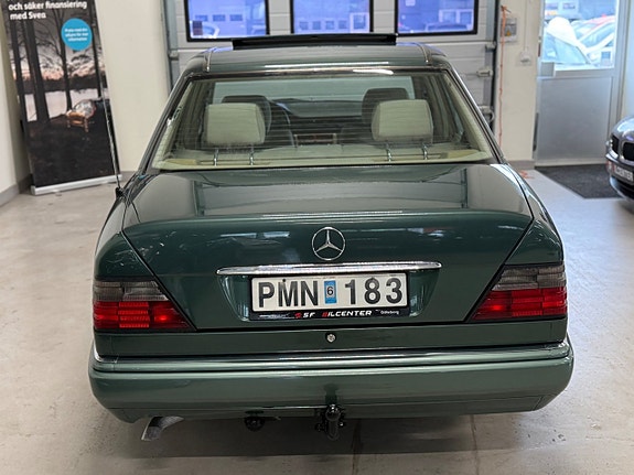Mercedes-Benz E220 6 of 13