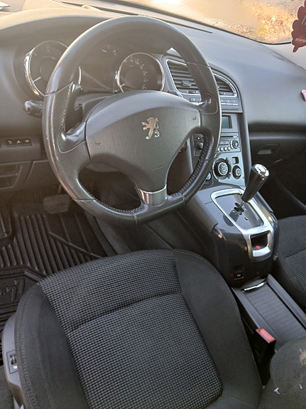 Peugeot 5008 4 of 5