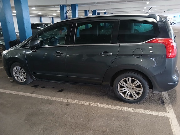 Peugeot 5008 3 of 5