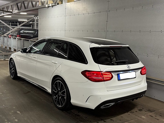 Mercedes-Benz C220 d 4 of 5