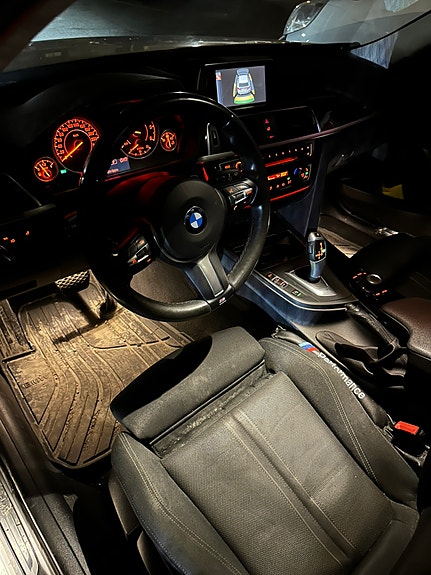 BMW 320d 2 of 5