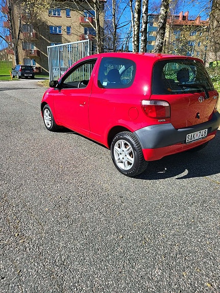 Toyota Yaris 4 of 5