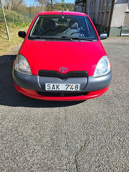 Toyota Yaris 3 of 5