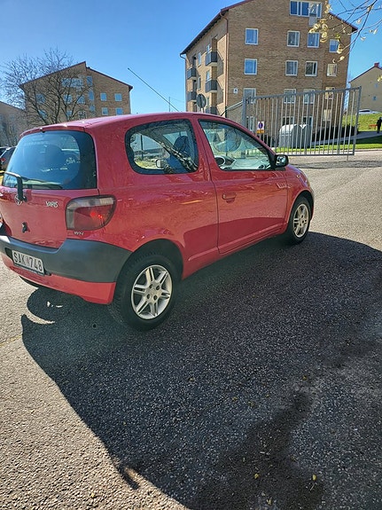 Toyota Yaris 2 of 5