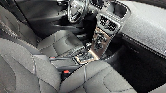 Volvo V40 Cross Country 3 of 5
