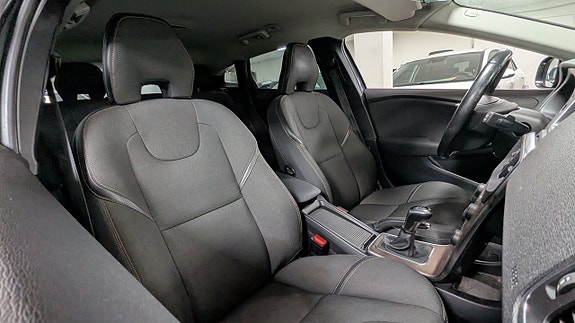 Volvo V40 Cross Country 6 of 8