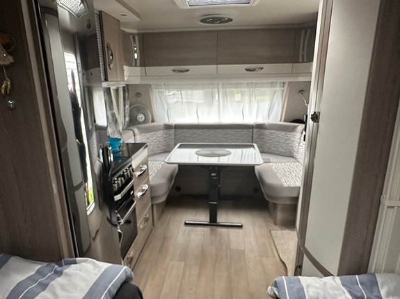 Hobby 560 WLU Prestige 2022 med långbäddar 2 of 7