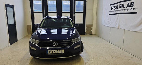Volkswagen T-Roc 3 of 5