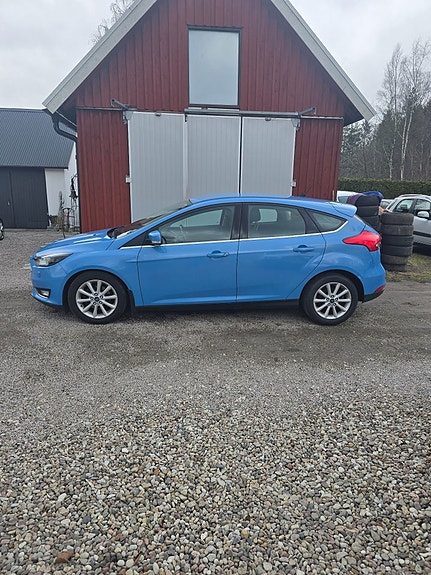 Ford Focus 2 of 5