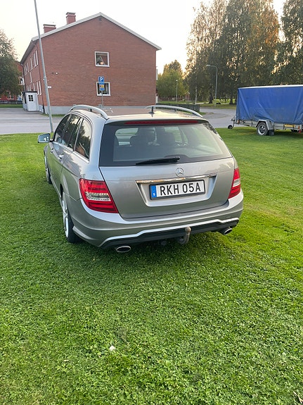 Mercedes-Benz C300 2 of 3